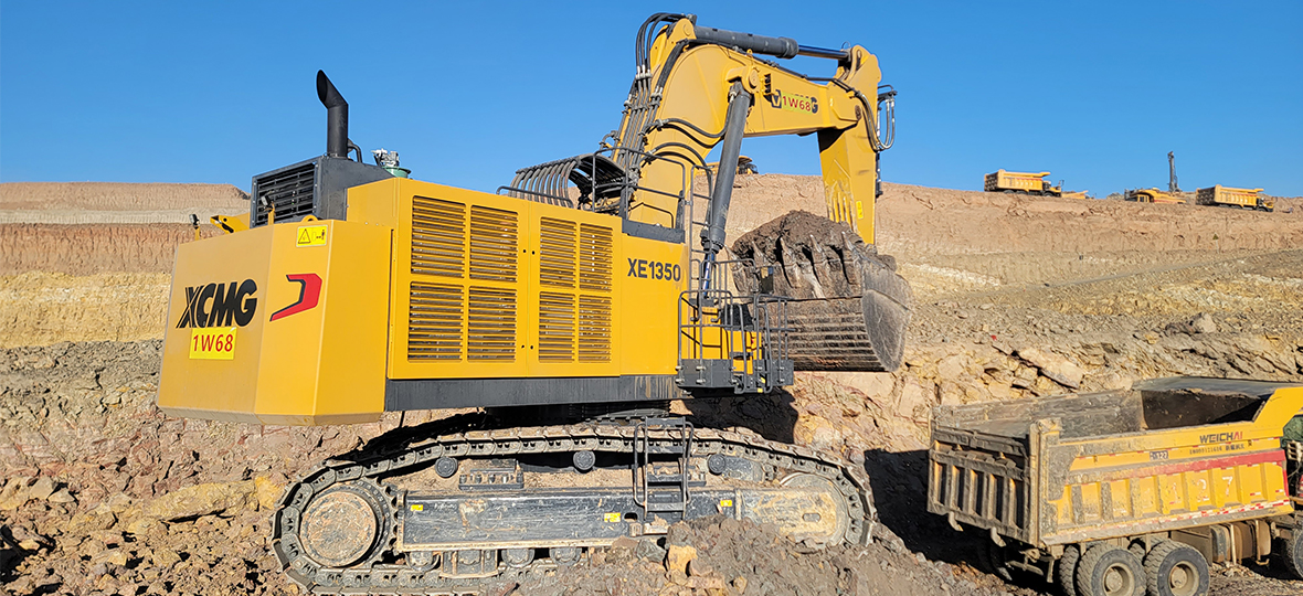 XCMG XE1350 (Backhoe) — Excavadora minera diésel